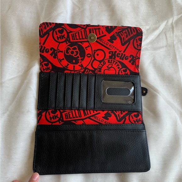 SOLD Hello Kitty Wallet - Picture 4 of 11